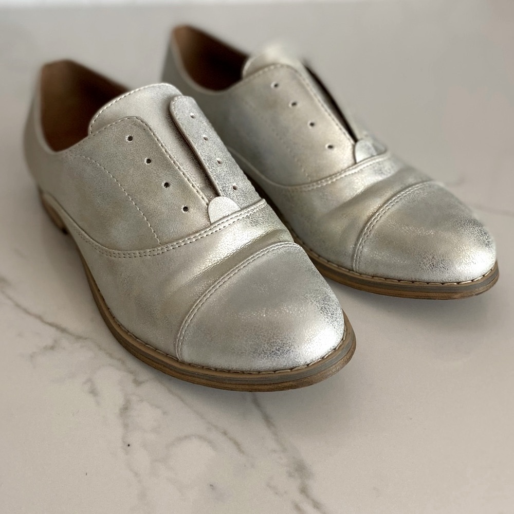 Indigo Rd. Distressed Hacksy Slip -On Oxford Loafer